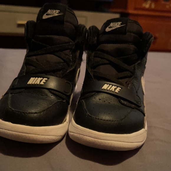 Black Jordan’s - Picture 3 of 4
